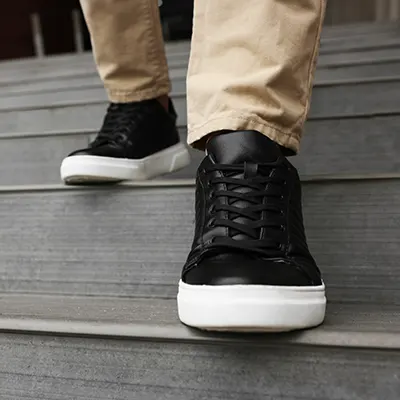 BASKET EN CUIR